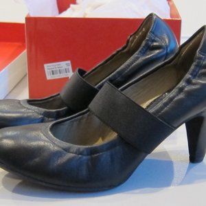 DKNY Black Heels with Elastic Strap. Size 6